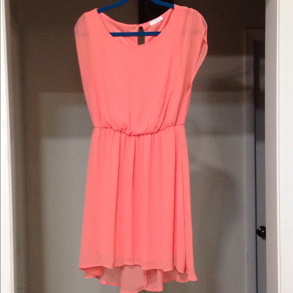 Lush dress in peach